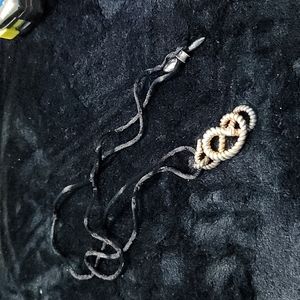 Knott necklace
